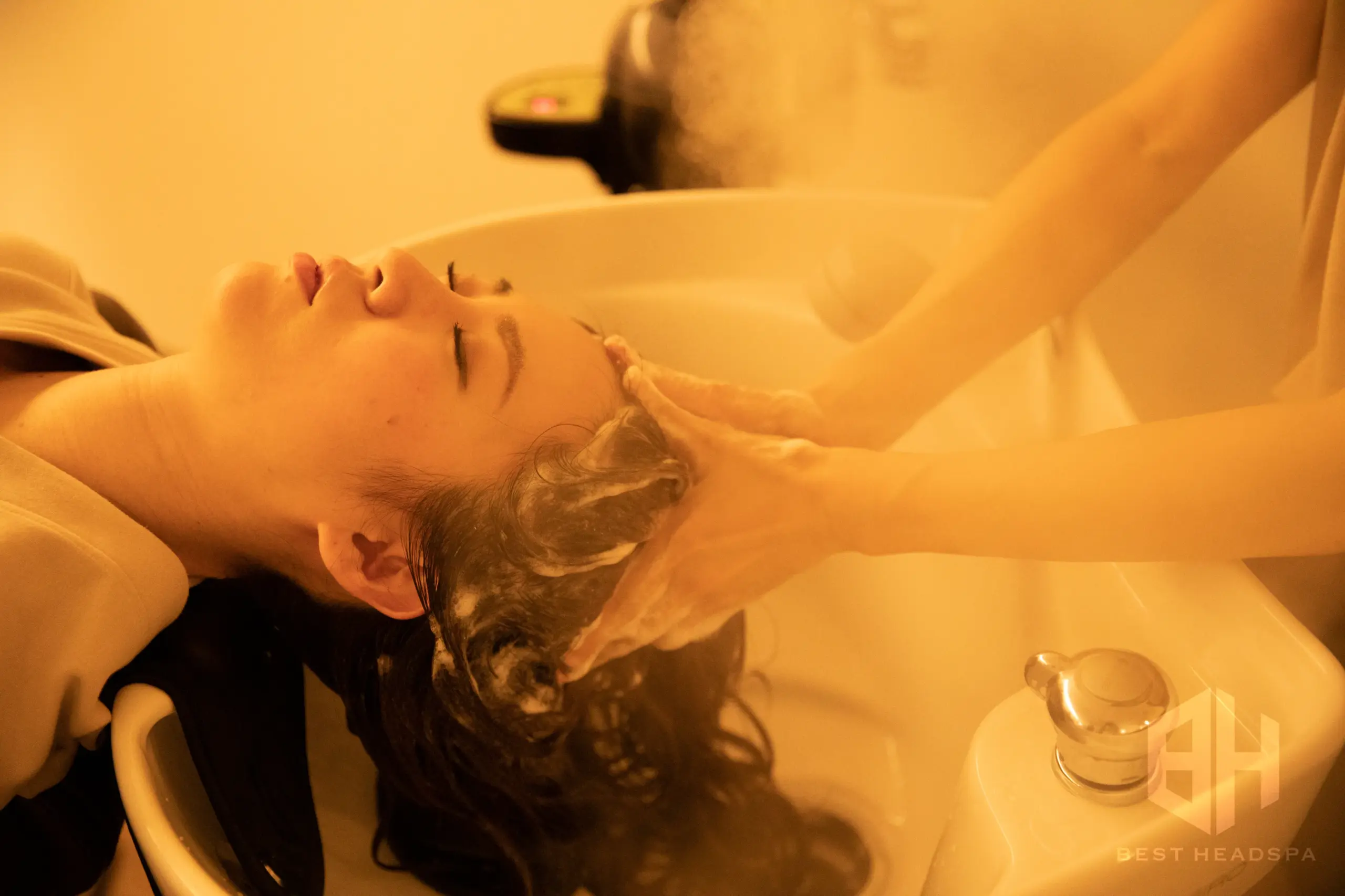 ウェットヘッドスパ施術イメージ画像