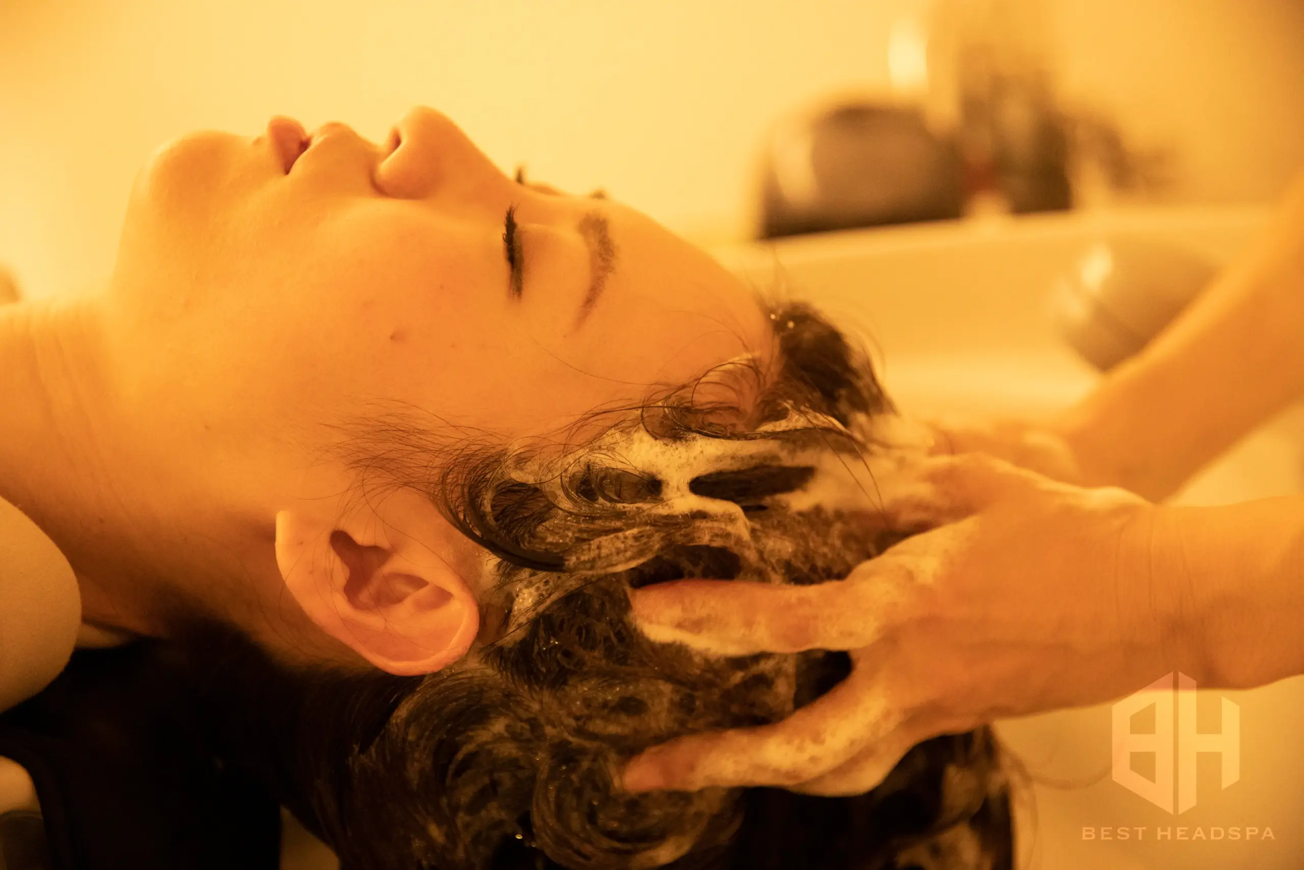 ウェットヘッドスパ施術イメージ画像