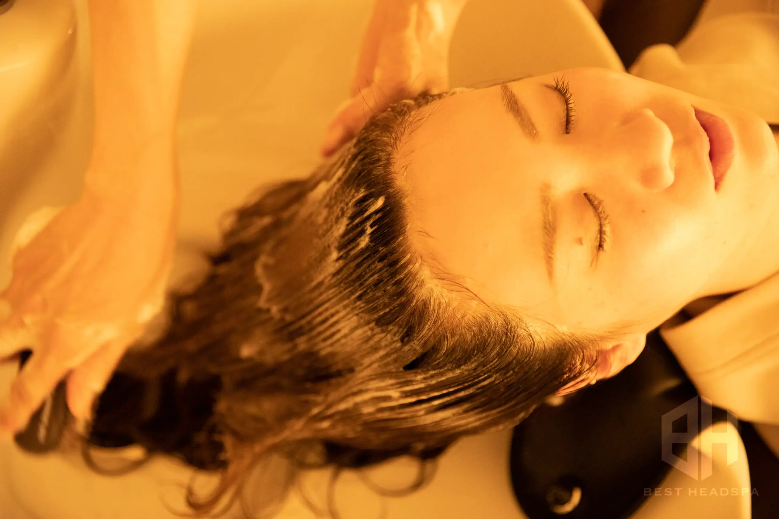 ウェットヘッドスパ施術イメージ画像