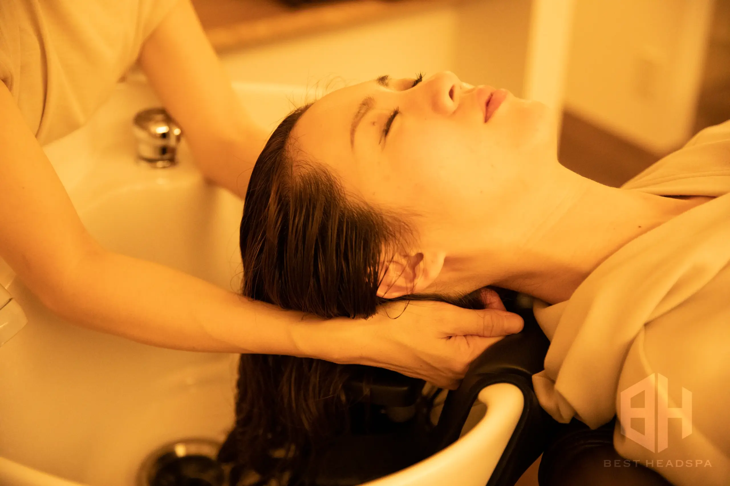 ウェットヘッドスパ施術イメージ画像